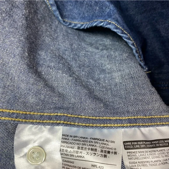 Levi’s denim Pearl snap shirt medium navy blue Jean collared - Picture 10 of 10